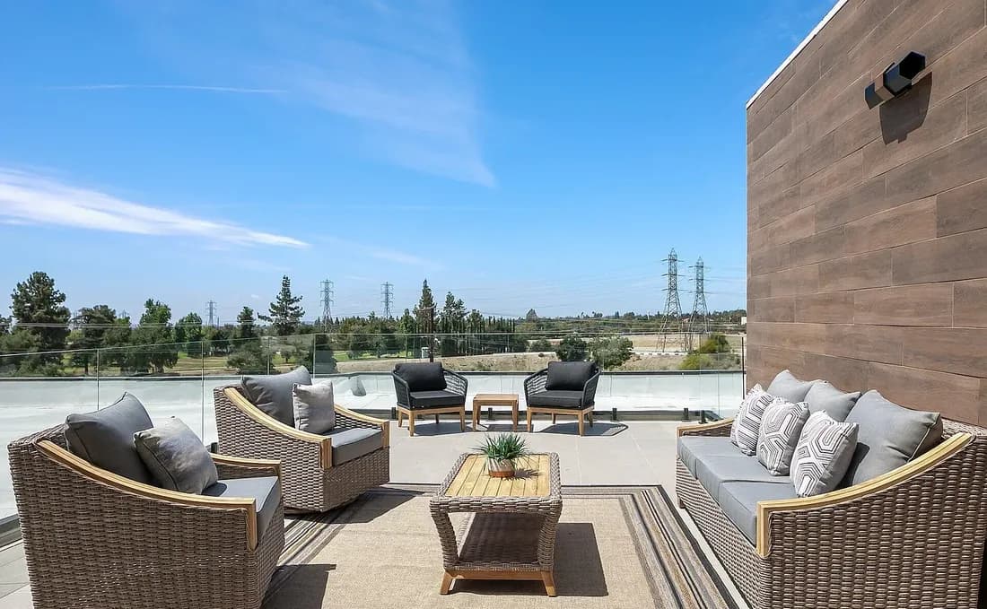 Rooftop Lounge